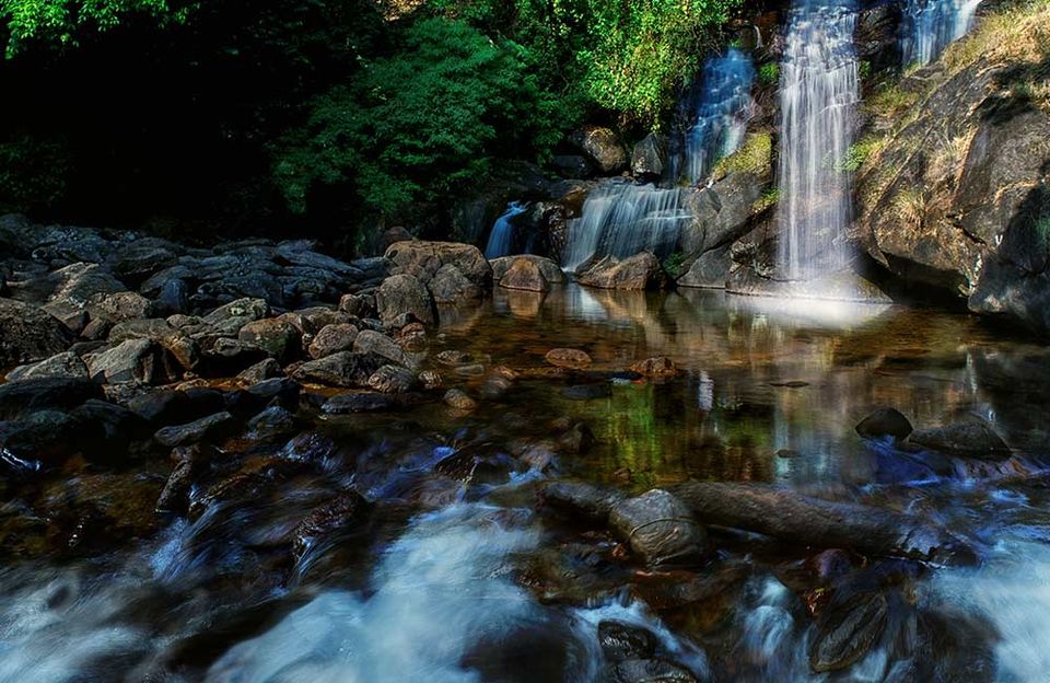 Photo of Lakkam Waterfalls View Point, Kannan Devan Hills, Kerala, India by Nishtha Nath