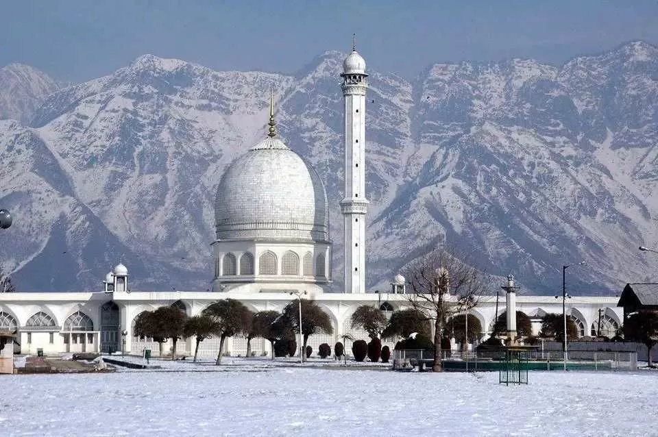 Photo of Hazratbal Masjid, Hazaratbal, Srinagar by Nishtha Nath