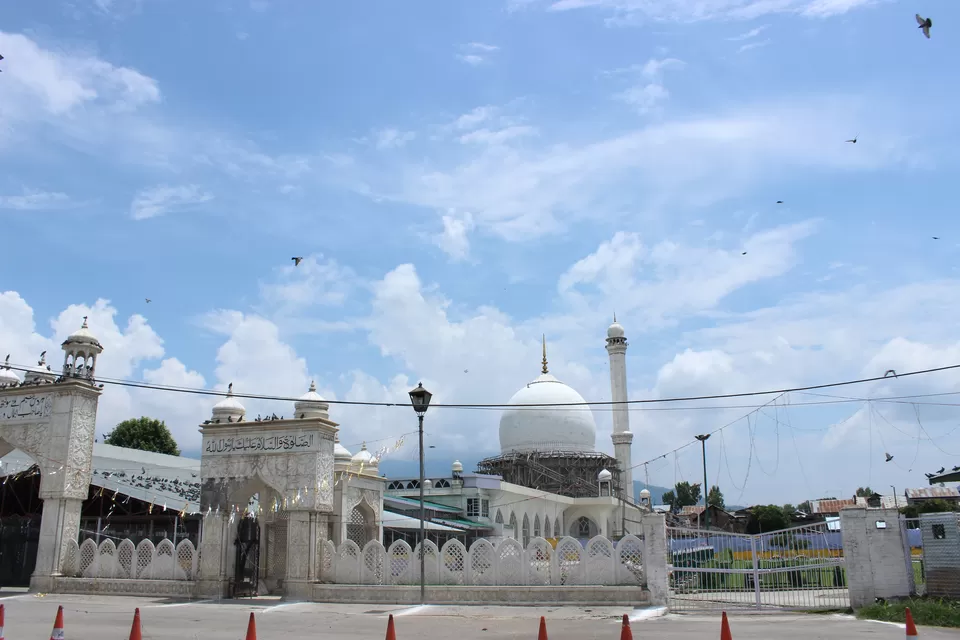 Photo of Hazratbal Shrine Seer Hamdan, KP Road, Seer Hamdan by Sarthak Bansal