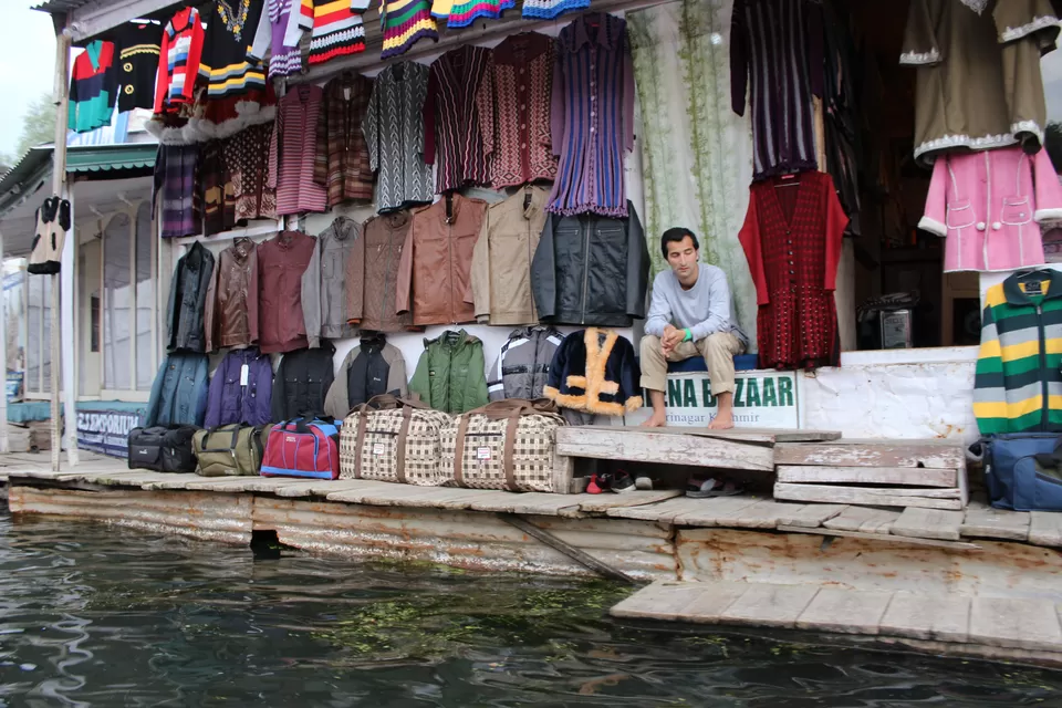 Photo of Dal Lake, Srinagar by Sarthak Bansal