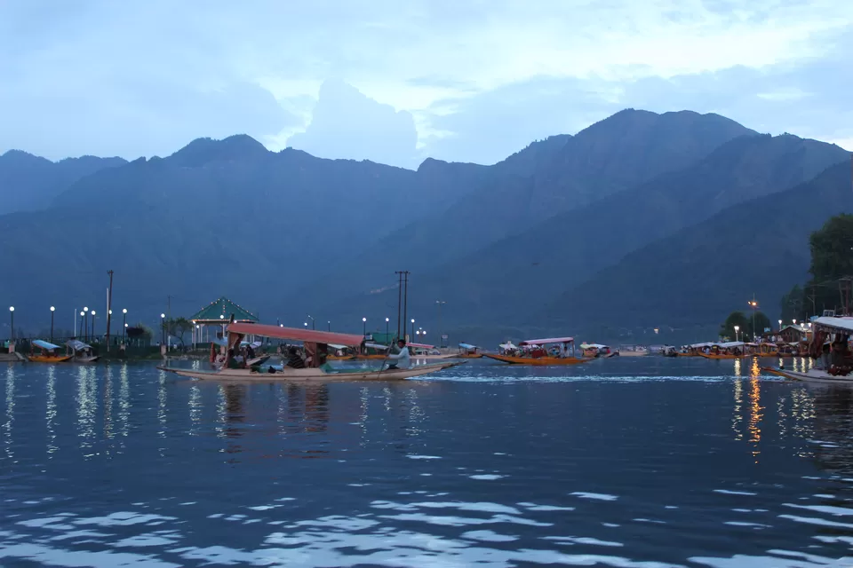 Photo of Dal Lake, Srinagar by Sarthak Bansal