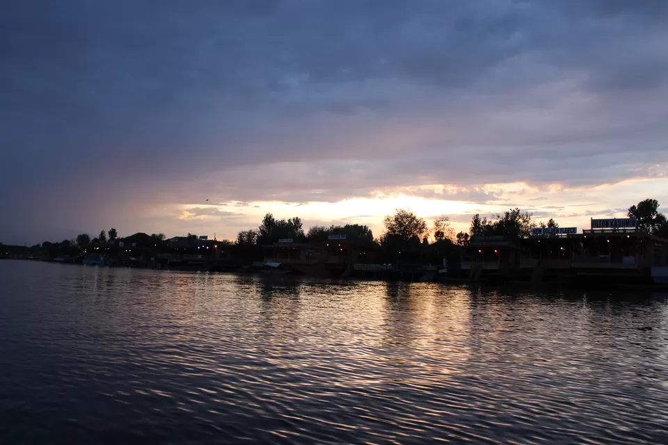 Photo of Dal Lake, Srinagar by Sarthak Bansal