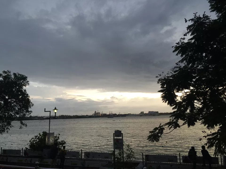 Photo of Marine Drive, Kochi, Kerala, India by Ratul Sonowal