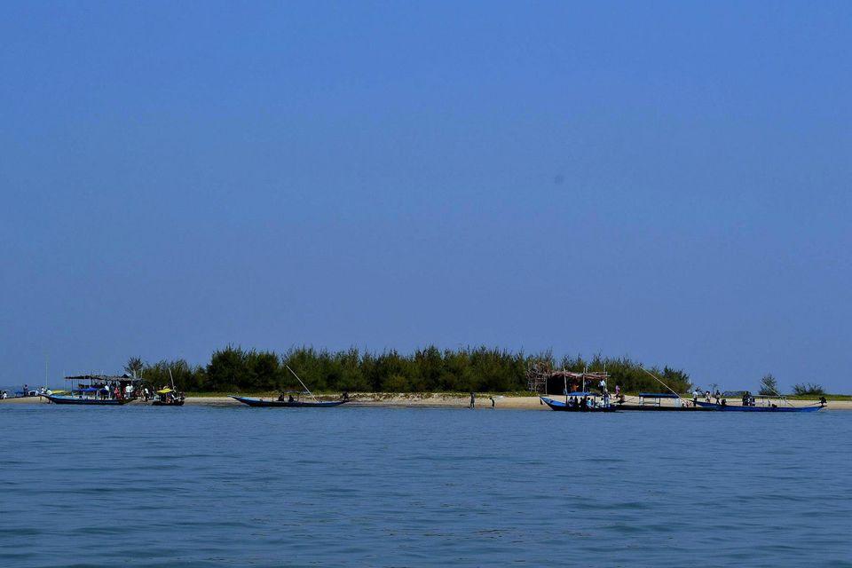 Photo of Glimpse of salt Lagoon - Chilika Lake (Asia's biggest salt water lake) 3/12 by Ratul Sonowal