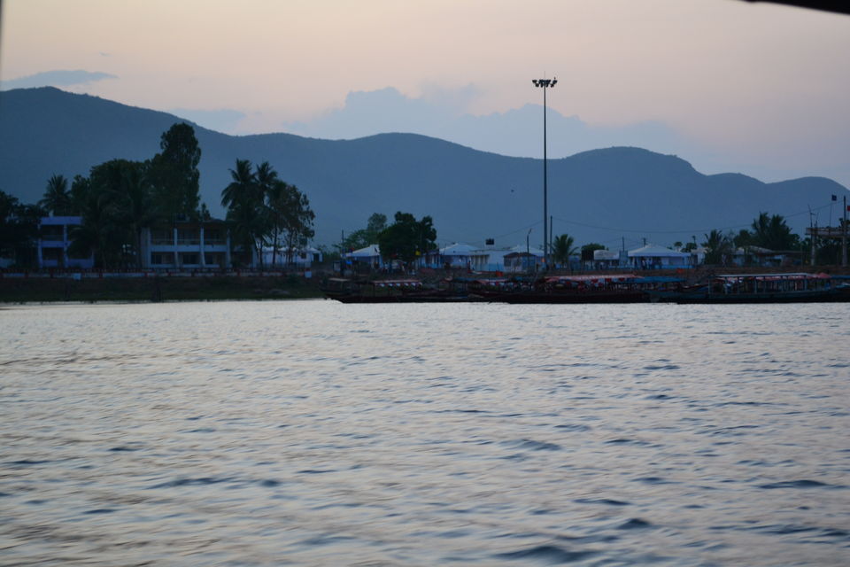 Glimpse of salt Lagoon Chilika Lake (Asias biggest salt water lake