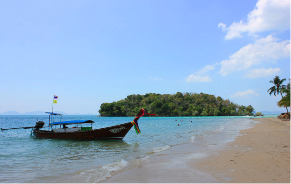Photo of The striking beauty of the Andaman and Trang Sea: The Four Island Tour from Koh Lanta 12/18 by Offbeat Tracks