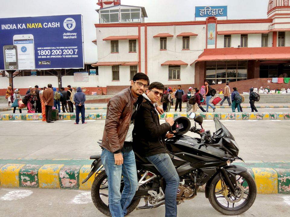 Photo of Haridwar Railway Station Parking, Haridwar Railway Station Road, Shikhu Pur, Devpura, Haridwar, Uttarakhand, India by Akhil Tiwari