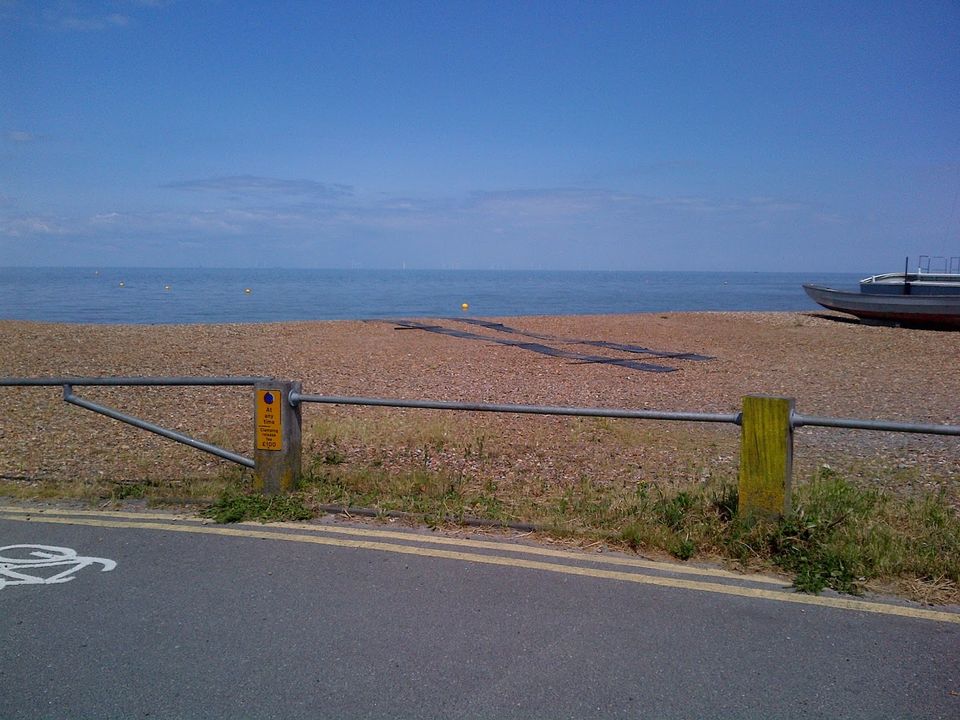 Photo of Picnicking in UK 1/9 by Happie Wanderer