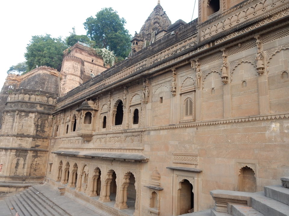 Maheshwar - visit to Narmada ghat, Ahilya fort and much more.... - Tripoto