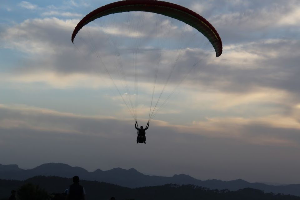 Photo of Bir Billing Paragliding, Bir, Himachal Pradesh, India by Komal Popli