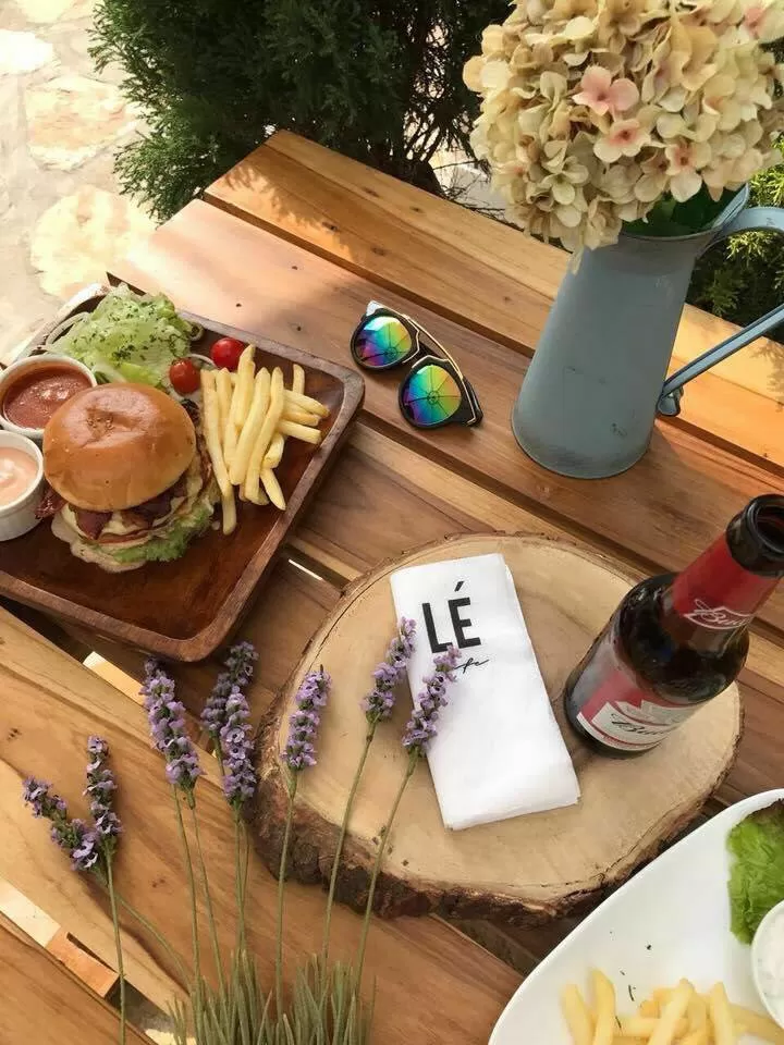 Photo of Le Vantage Cafe Bar, Road Number 13, Jubilee Hills, Hyderabad, Telangana, India by Ginny Bansal