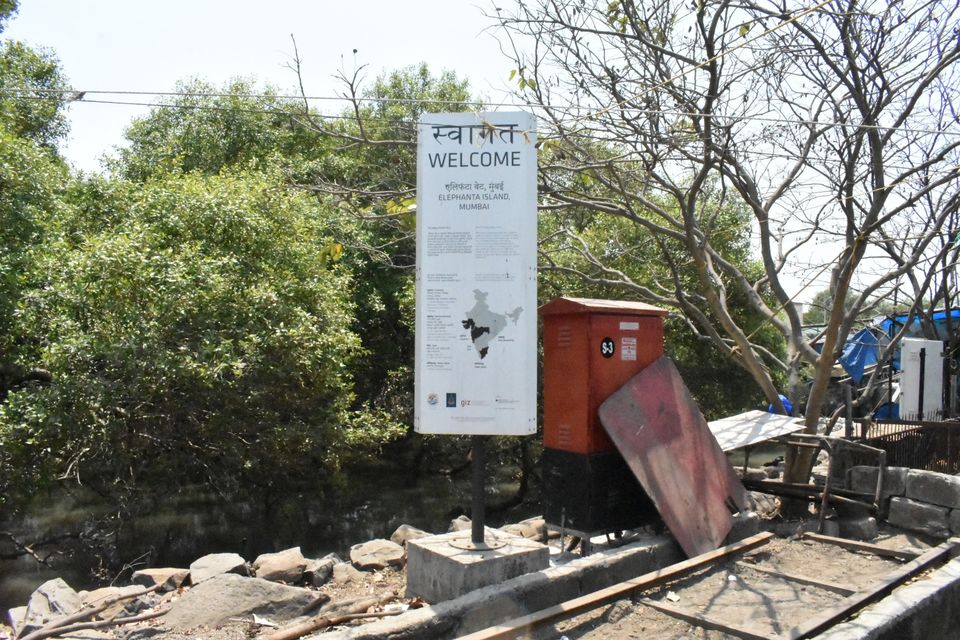 Photo of Elephanta Cave Shiv Temple With Old Murti, Gharapuri, Maharashtra, India by Kapil Bhardwaj