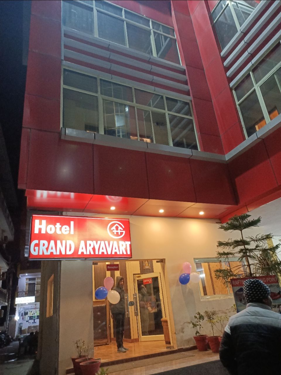 Photo of SE HOTEL GRAND ARYAVART, in front of SBI, near Balaknath Temple, Tapovan, Rishikesh, Uttarakhand, India by Kapil Bhardwaj