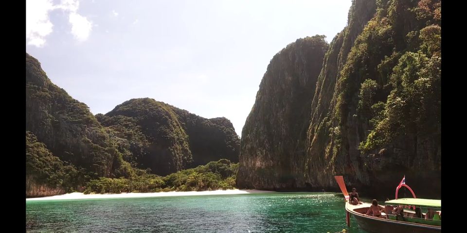 Photo of Maya Bay, Ko Phi Phi, Mueang Krabi District, Krabi, Thailand by Masud Siddiquee
