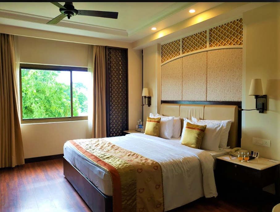 Photo of La Place Sarovar Portico, Lucknow, Shahnajaf Road, La Place, Hazratganj, Lucknow, Uttar Pradesh, India by Prageet Goel