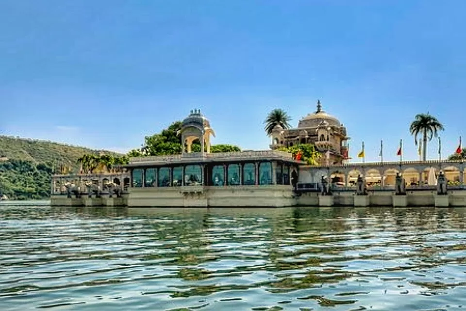 Photo of Dine at This 17th Century Palace In the Middle of A Lake Without Spending A Bomb! by Prageet Goel