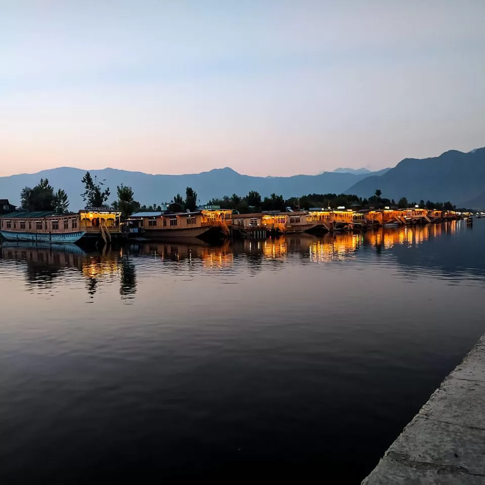 Photo of Dal Lake, Srinagar by Kiran Ravi