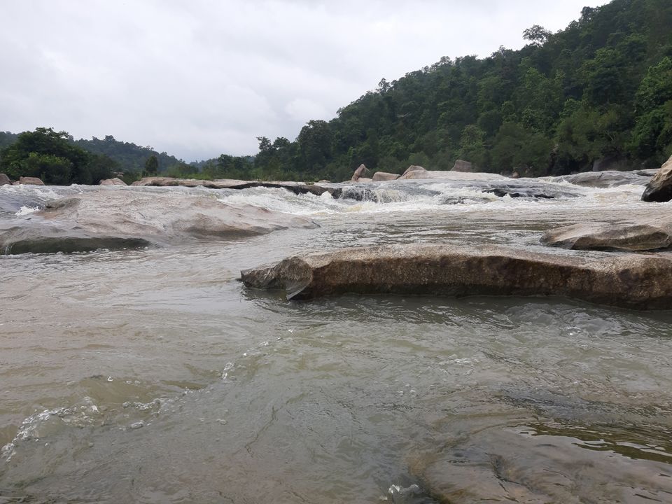 Photo of तारूब: आसमान की ऊंचाई से देखे दूर तक फैला पहाड़ और गिरता झरना by Pawan Singh Rahore