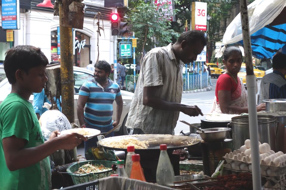 Photo of This Affordable Street Food Trail Under Rs 200 in Kolkata Will Make You Say "Abar Khabo" 1/2 by Neeti Chopra