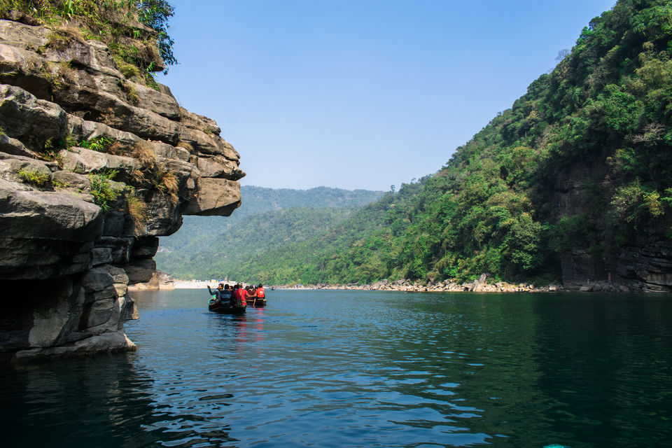 Photo of Here's How to Get to the Sparkling and Surreal Umngot River 1/2 by Neeti Chopra