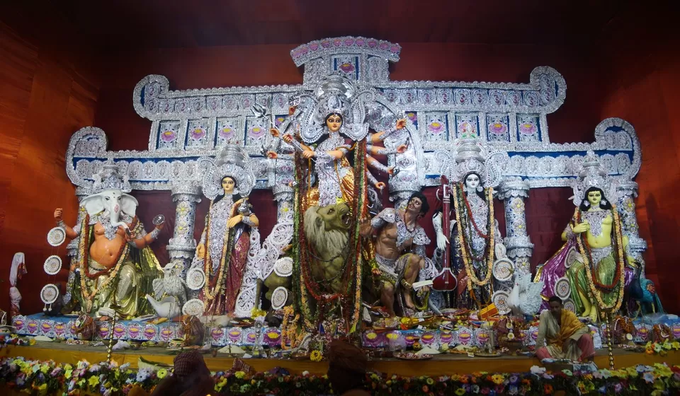 Photo of This 300-Year-Old Community Is the Reason Why Kolkata Had Its Magnificent Durga Puja by Neeti Chopra