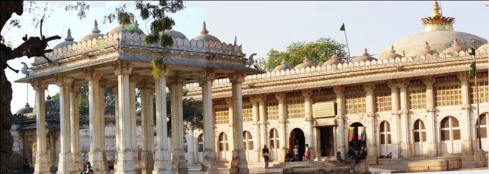 Photo of Sarkhej Roza, Ahmedabad, Gujarat, India by Bhushavali
