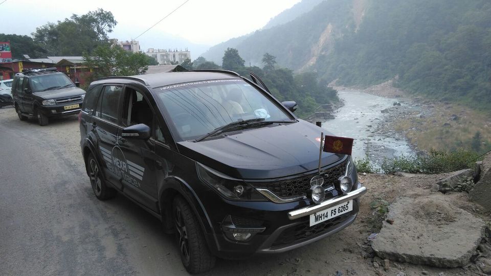 Photo of These 60 year-olds drove 16,000 km across India in a Tata Hexa! 3/3 by Nupur Pradhan