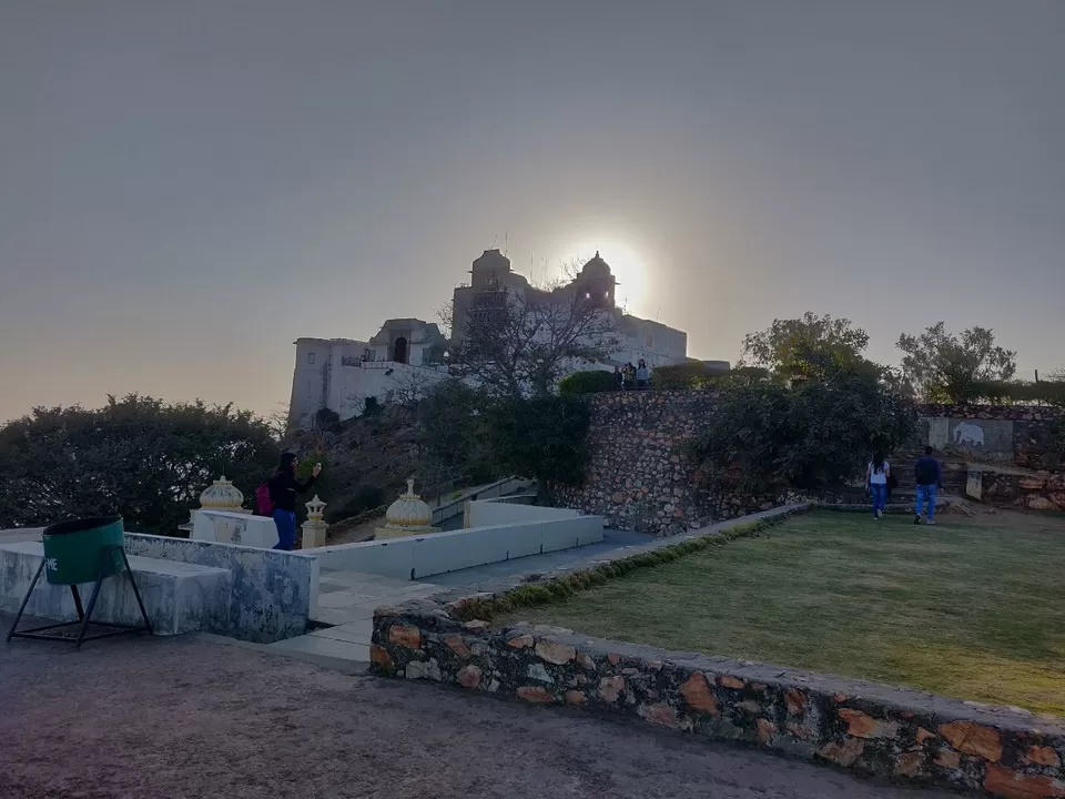 Photo of Sajjan Garh Fort, Udaipur, Fateh Sagar Road, Malla Talai, Udaipur, Rajasthan, India by WanderLayan