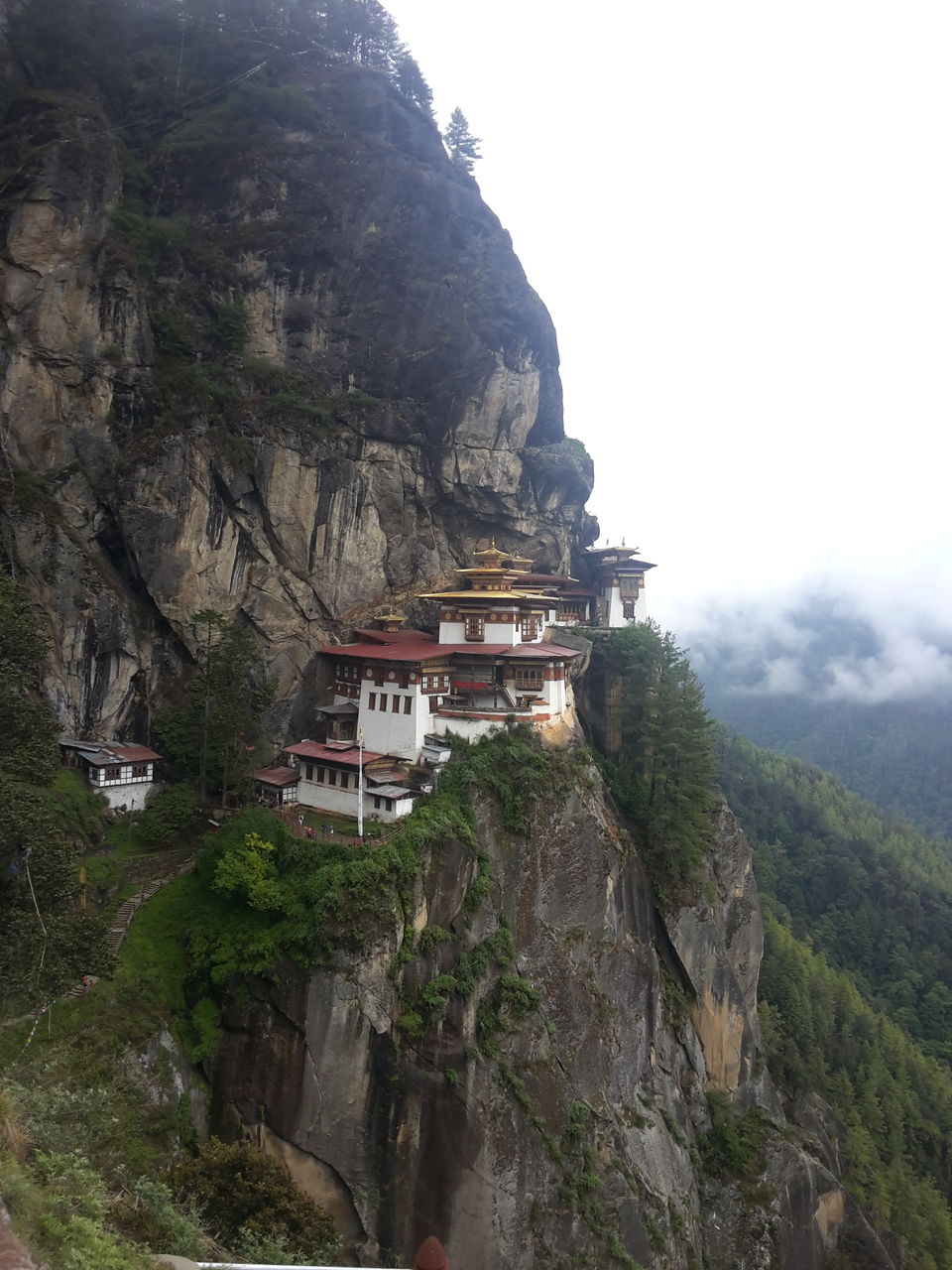 Photo of Kuzozangpola Bhutan!: 5 days Solo in the Land of the Thunder Dragon 42/46 by Ryokõ-shä