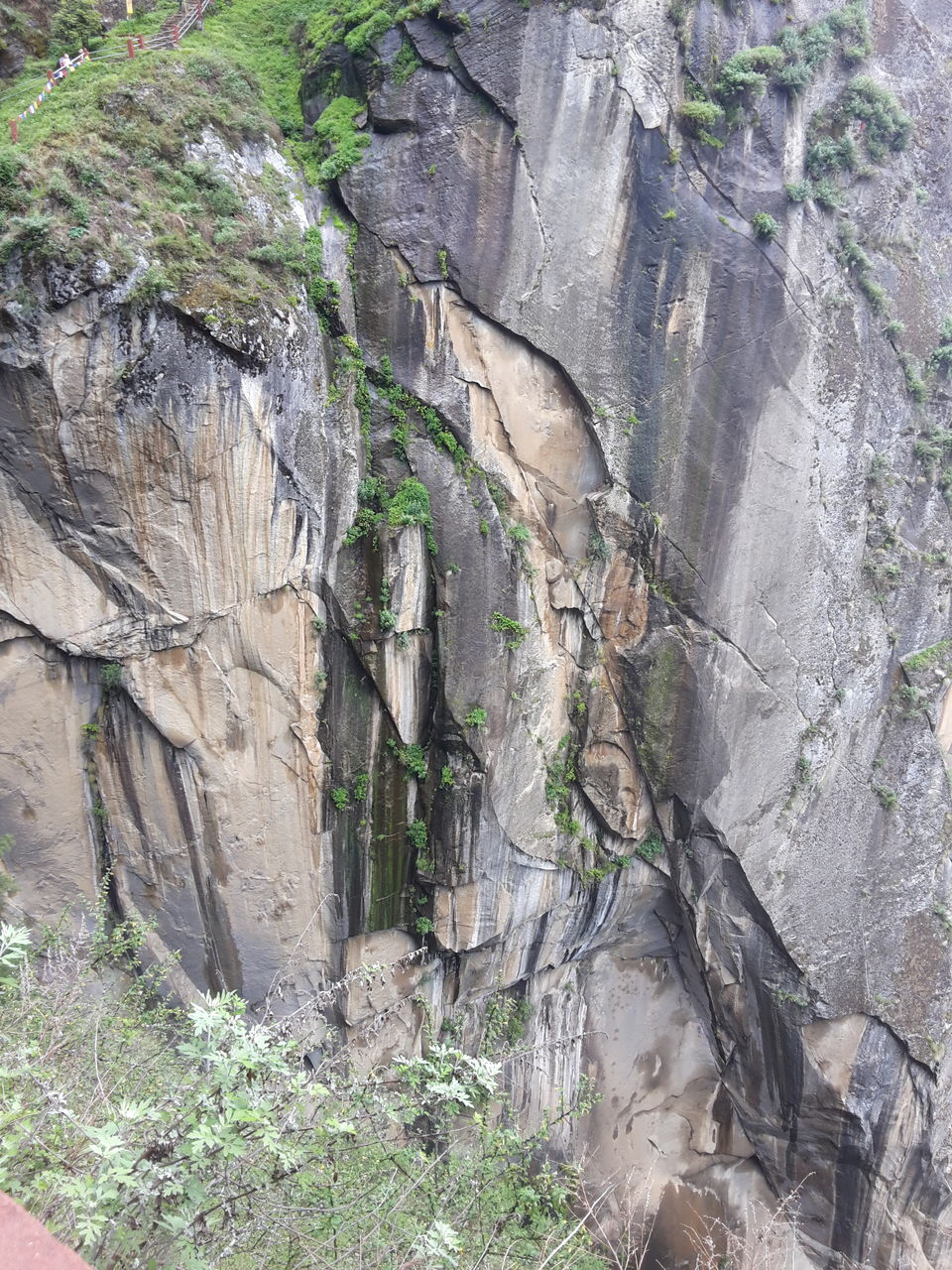 Photo of Kuzozangpola Bhutan!: 5 days Solo in the Land of the Thunder Dragon 43/46 by Ryokõ-shä