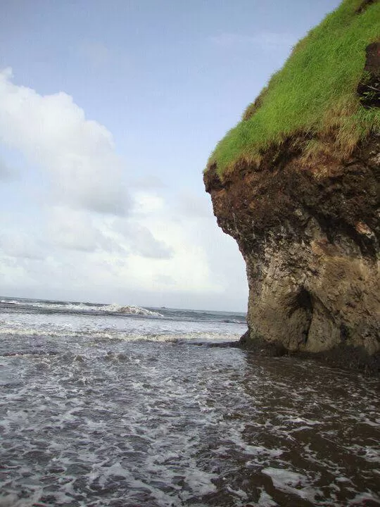 Photo of The lesser known Velneshwar Beach by Ryokõ-shä