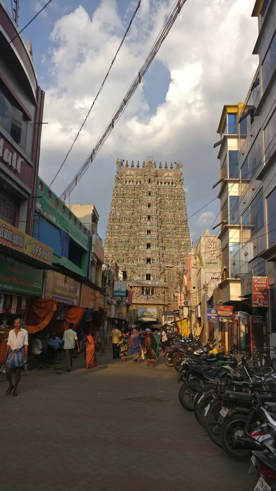 Photo of Madurai Meenakshi Amman Temple Road, Dharmathupatti, Tamil Nadu, India by Karun Sunku