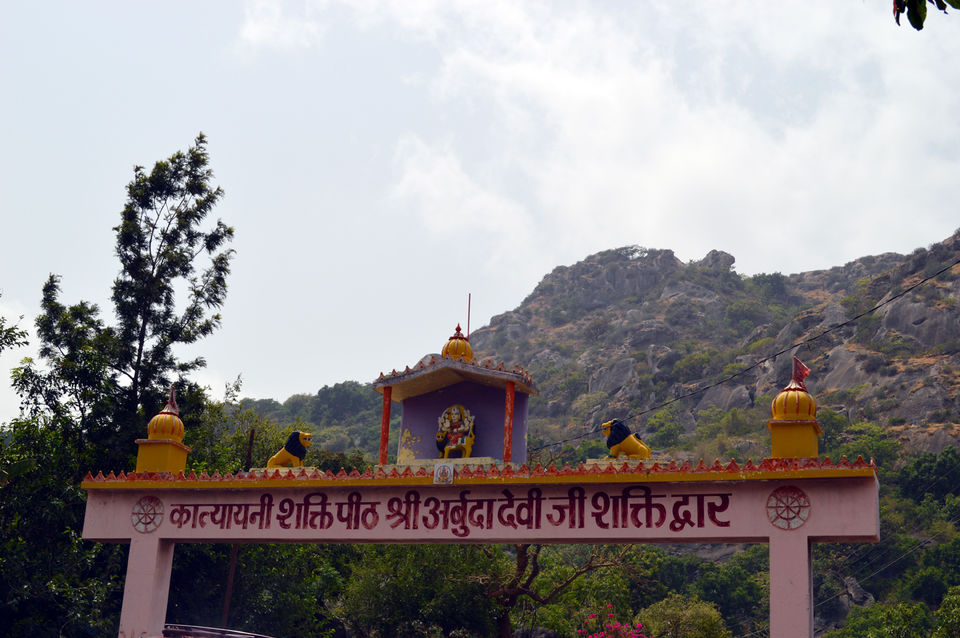 Photo of Arbuda Devi Temple, Arbuda Devi, Mount Abu, Rajasthan, India by Sundeep & Bedabrata