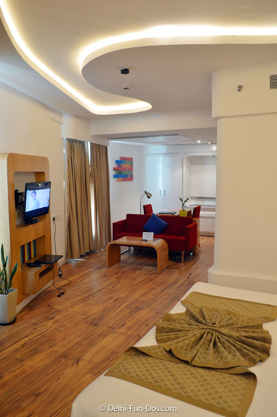 Photo of Smart Rooms that respond to voice commands #luxurygetaway 3/7 by Sundeep & Bedabrata