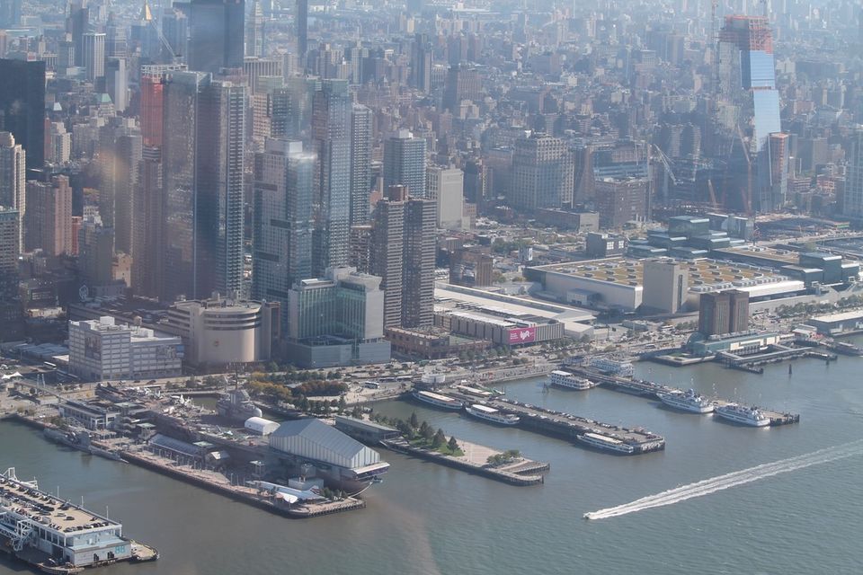 Photo of Liberty Helicopter Tours Marketing Office, East River Bikeway, New York, NY, USA by Vandana Goenka
