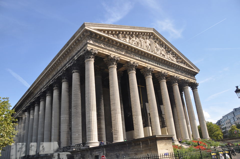 Photo of Louvre Museum, Rue de Rivoli, Paris, France by Vandana Goenka