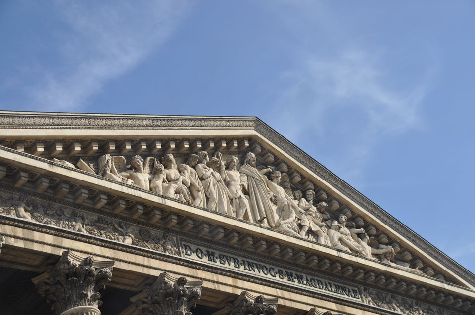 Photo of Louvre Museum, Rue de Rivoli, Paris, France by Vandana Goenka