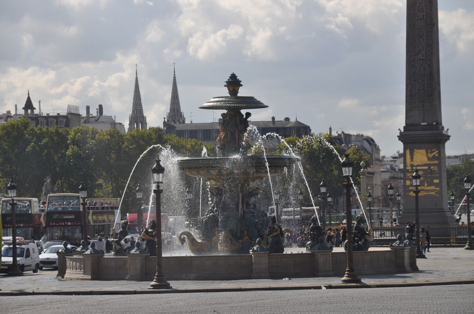 Photo of Louvre Museum, Rue de Rivoli, Paris, France by Vandana Goenka