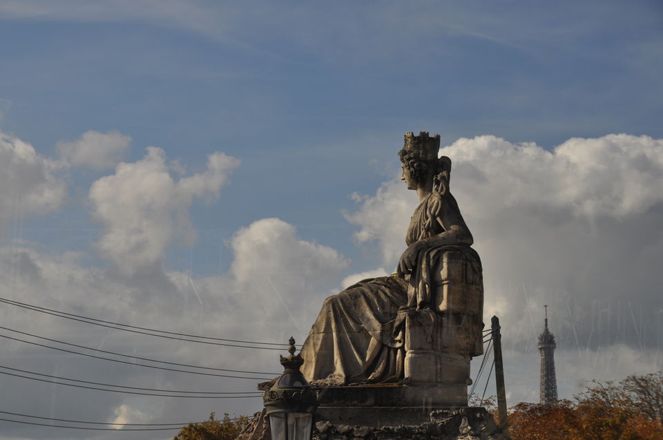 Photo of Louvre Museum, Rue de Rivoli, Paris, France by Vandana Goenka