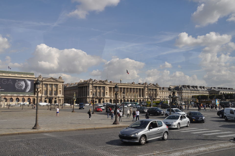 Photo of Louvre Museum, Rue de Rivoli, Paris, France by Vandana Goenka