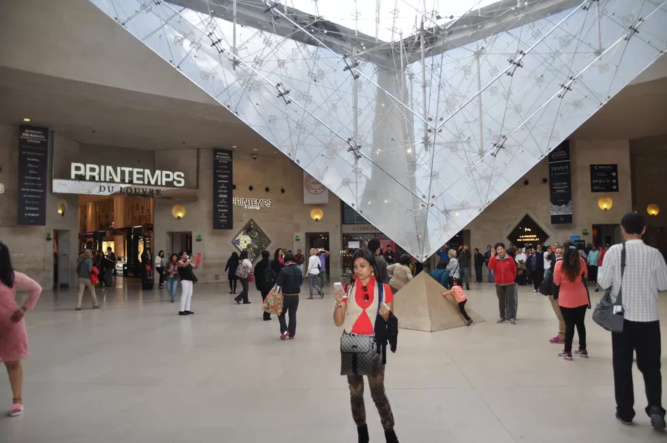 Photo of Louvre Museum, Rue de Rivoli, Paris, France by Vandana Goenka