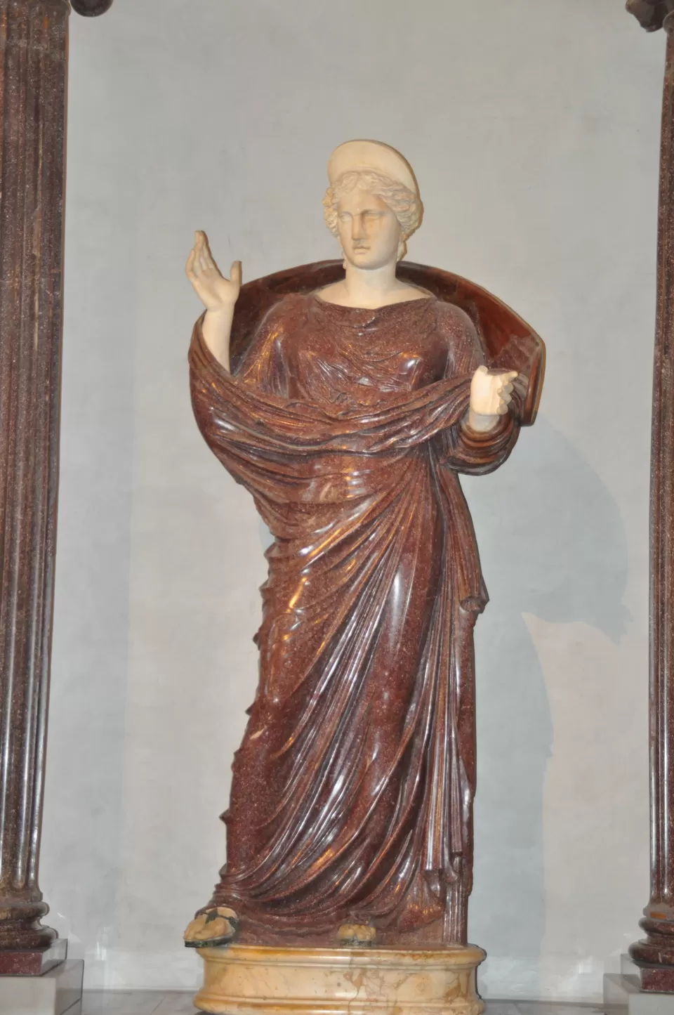 Photo of Louvre Museum, Rue de Rivoli, Paris, France by Vandana Goenka