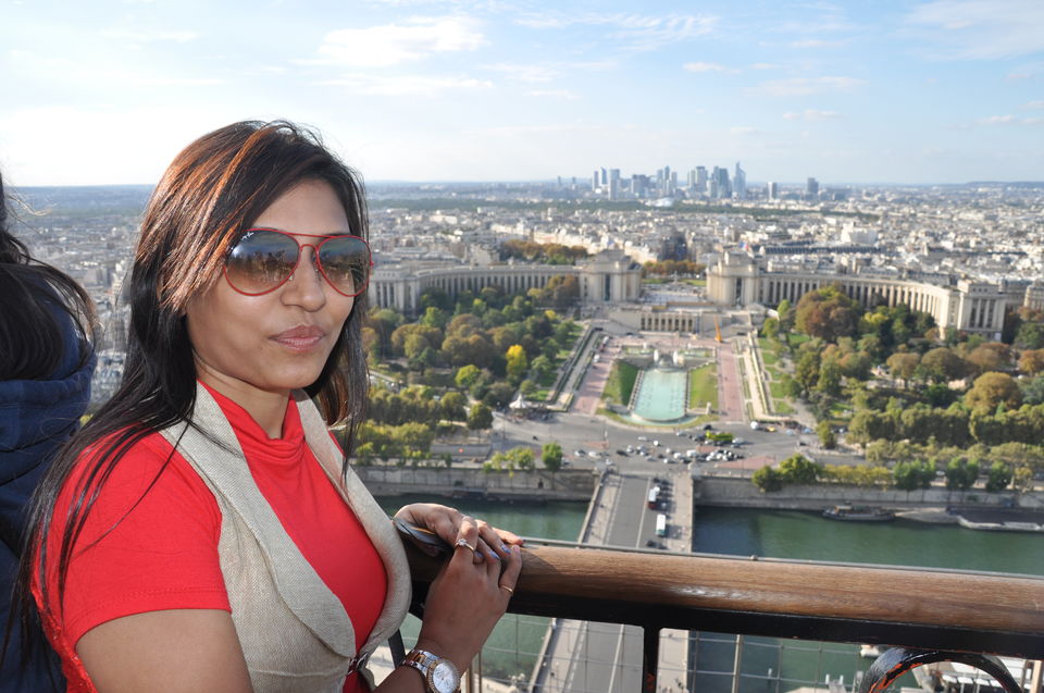 Photo of Eiffel Tower, Champ de Mars, Avenue Anatole France, Paris, France by Vandana Goenka