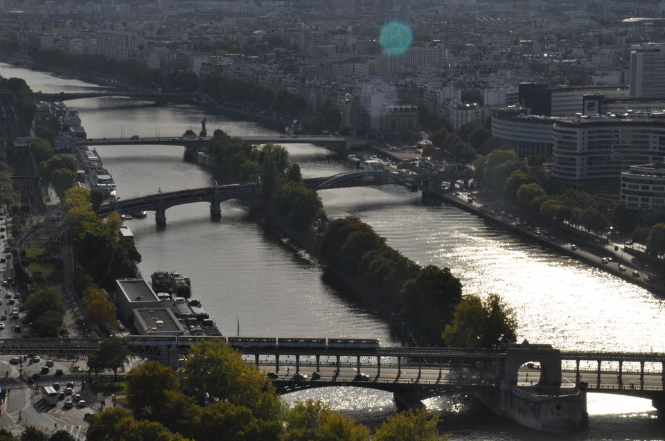 Photo of Eiffel Tower, Champ de Mars, Avenue Anatole France, Paris, France by Vandana Goenka