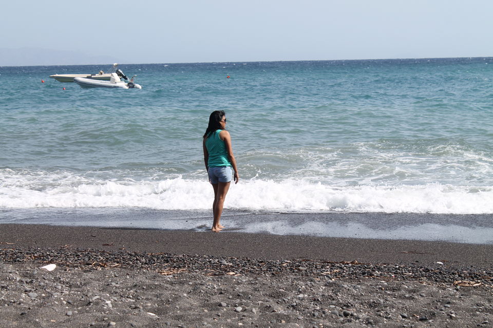 Photo of Kamari beach، Kamari, Greece by Vandana Goenka