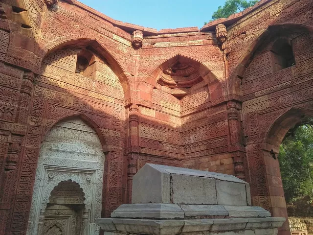 Photo of Tomb of Iltutmish, Qutub Minar Complex Road, Seth Sarai, Mehrauli, New Delhi, Delhi, India by Sarun Ravindran