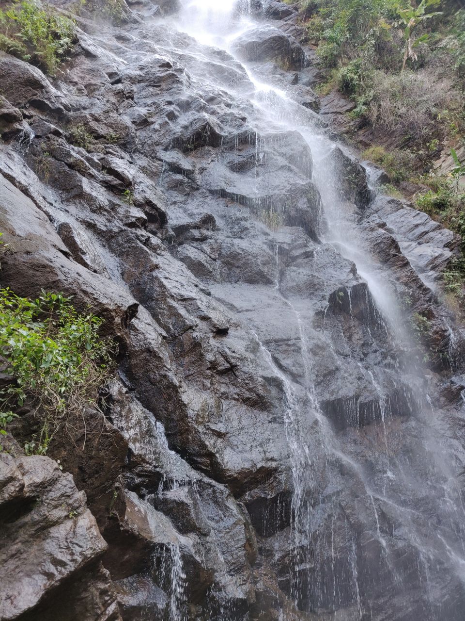 Photo of Katiki Waterfalls Road, Andhra Pradesh, India by Sudhu