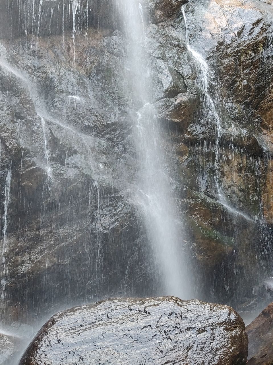 Photo of Katiki Waterfalls Road, Andhra Pradesh, India by Sudhu