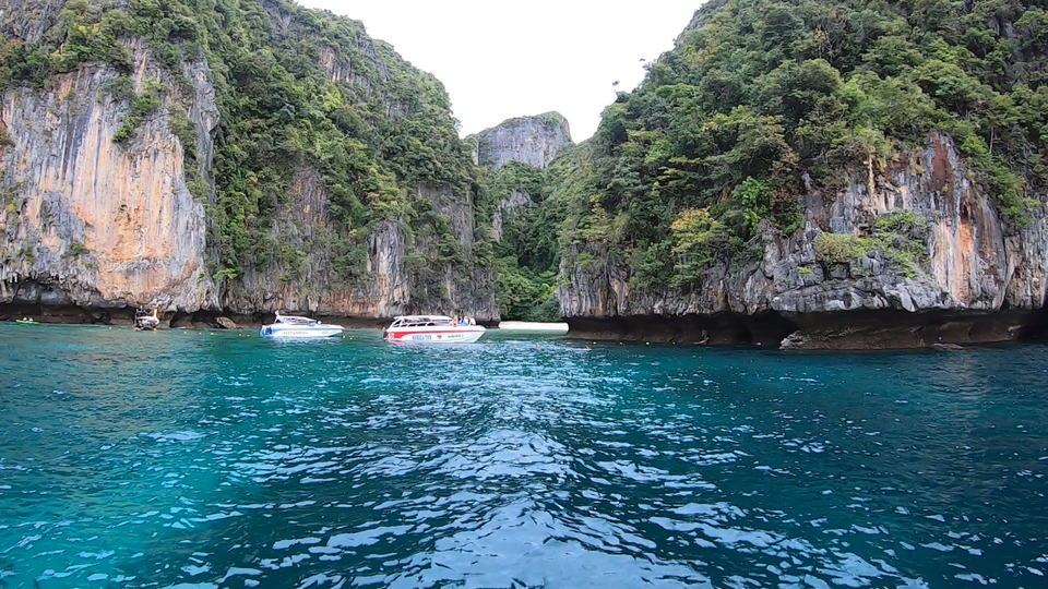 Photo of Maya Bay, Thailand by himalayan_zombies