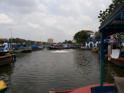 Photo of Now You Buy and Sell Floating.. 2/4 by Kakuli